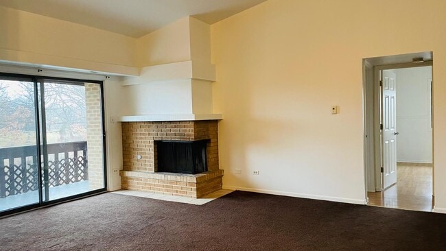 Building Photo - 6015 Lakeside Pl