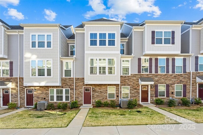 Primary Photo - 9769 Oaklawn Blvd NW