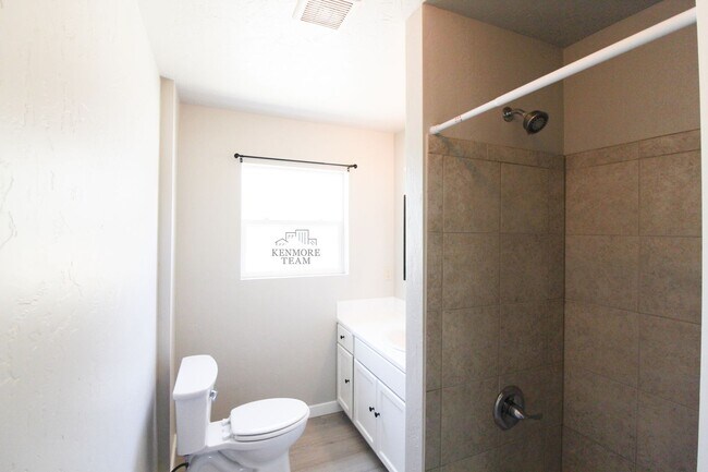 Building Photo - 2 Bedroom, 1 Bath Home in Kennewick