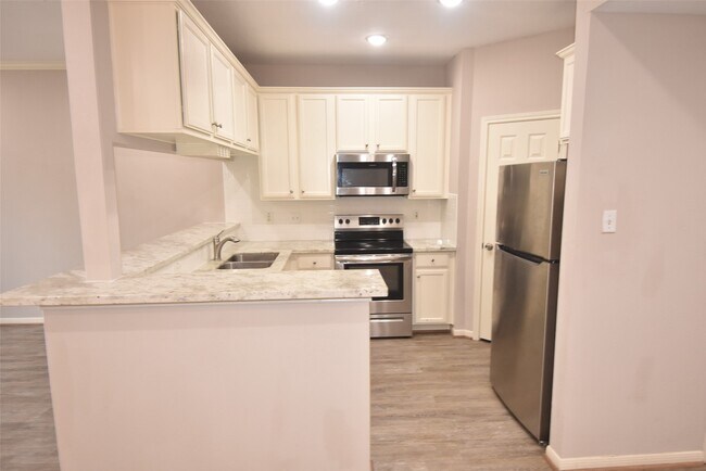 Building Photo - 12565 Melville Dr