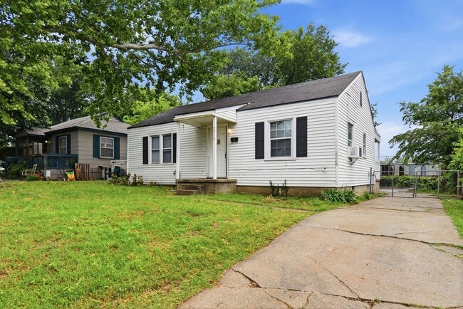 Building Photo - Newly Remodeled | 3 Bed | 1 Bath | Tulsa | Available Now