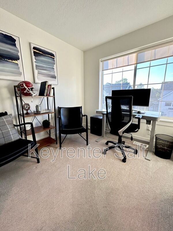 Building Photo - 686 E Benbrook Ln