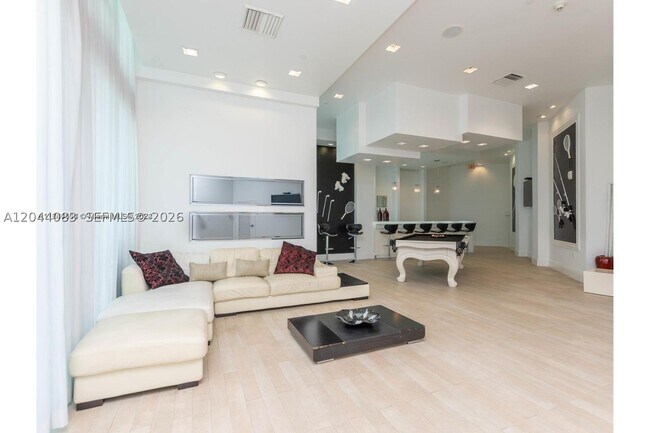 Building Photo - 350 S Miami Ave