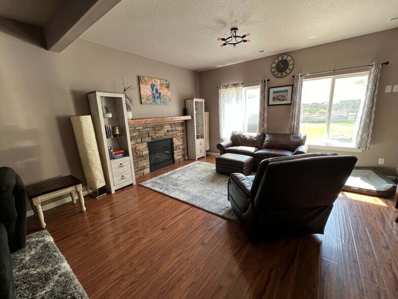 Building Photo - 1335 SW Lehman Ct