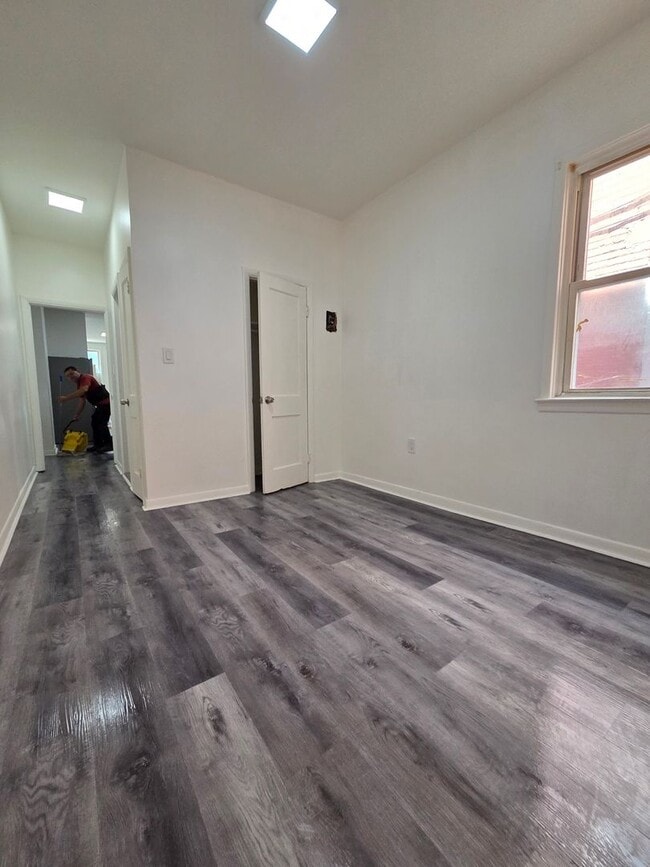 Building Photo - 3605 5th St