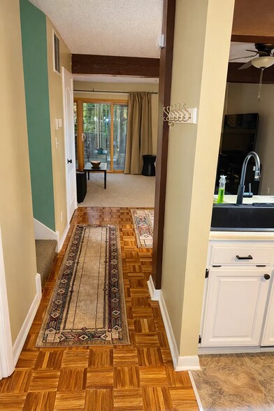 Building Photo - 22 Colony West Dr