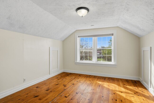 Building Photo - MOVE IN WITH A SECURITY DEPOSIT ALTERNATIVE FROM OBLIGO (for qualified applicants).