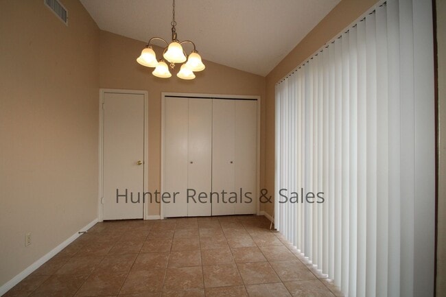 Building Photo - Too Cute!