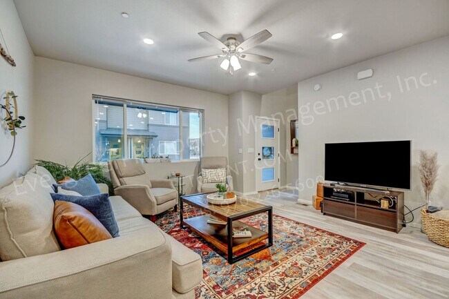 Building Photo - 3 bed, 3 bath in Fort Collins