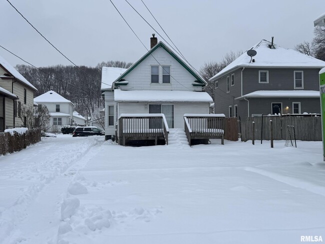 Building Photo - 105 6th Ave