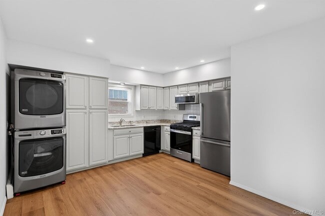 Building Photo - 12 Scotchtown Ave