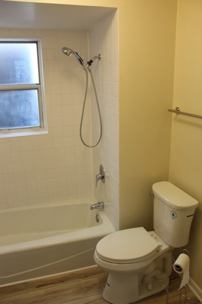 Building Photo - 527 N Marshfield Ave