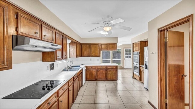 Building Photo - 10919 Paulwood Dr