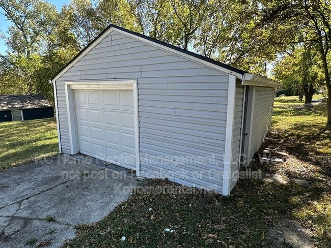 Building Photo - 8803 E 49th St