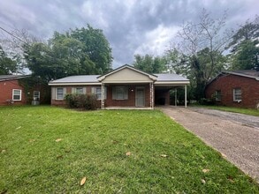 Building Photo - 3 bedroom 1 bathroom single level home