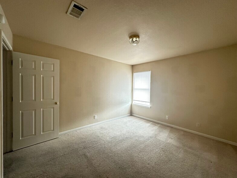 Building Photo - 1412 Van Zanten Ct