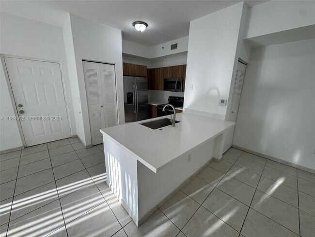 Building Photo - 7280 NW 114th Ave