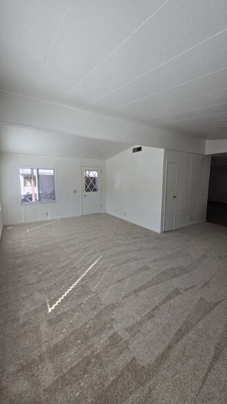 Building Photo - 2525 Flosden Rd