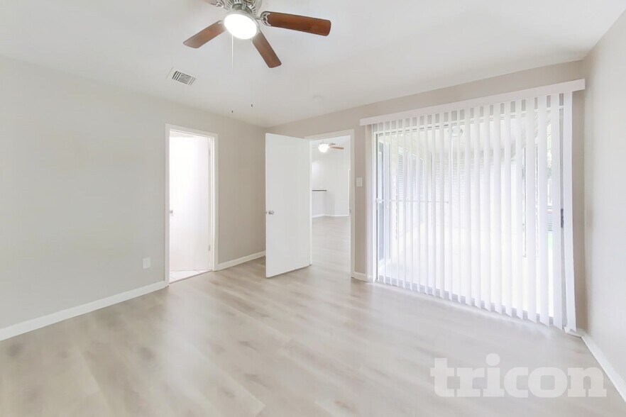 Building Photo - 14831 Waterside Dr