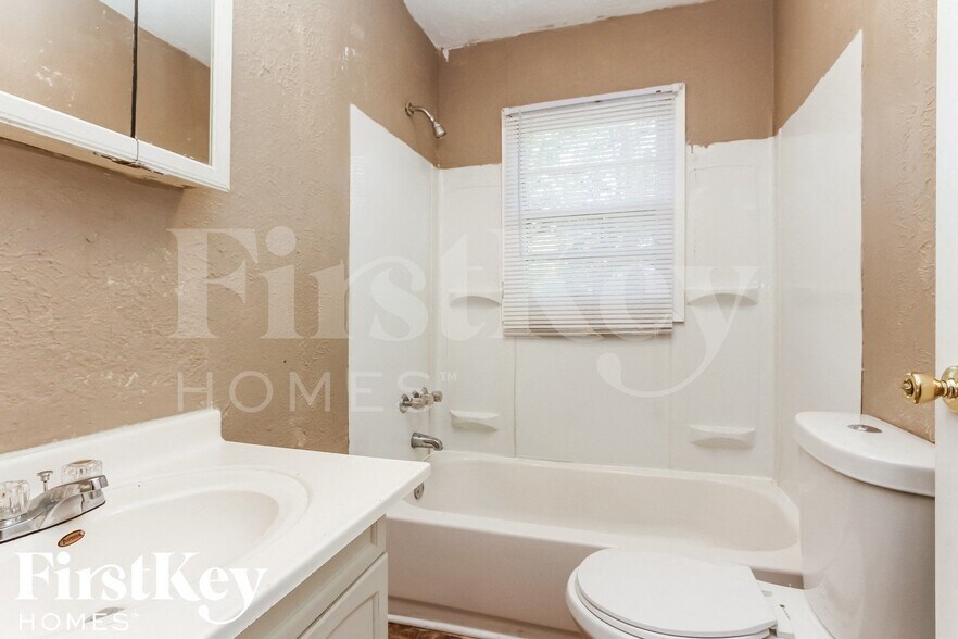 Building Photo - 3605 N Sadlier Dr