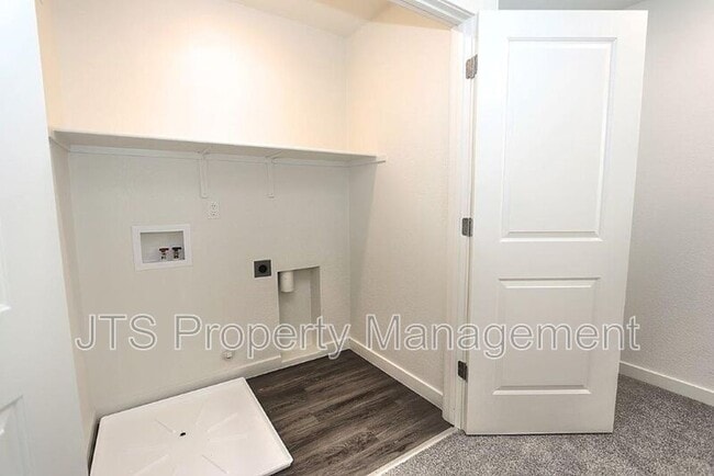Building Photo - 2097 Shady Tree Cir