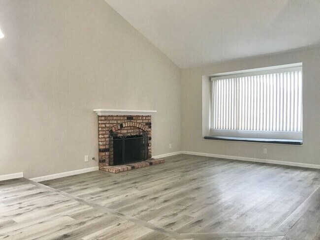 Building Photo - 28582 La Cumbre