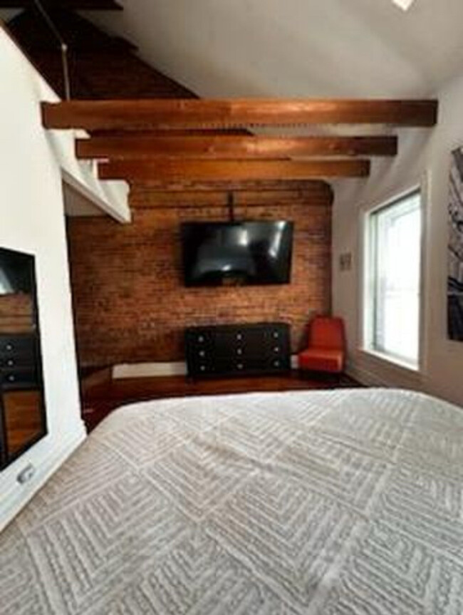 Master bedroom with loft - 433 N 10th St