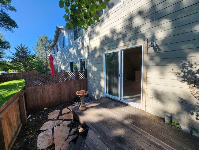 Building Photo - Lafayette Townhome