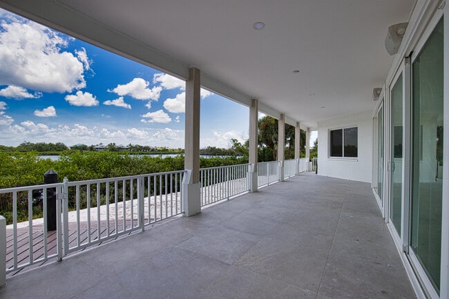 Building Photo - 13064 Via Flavia