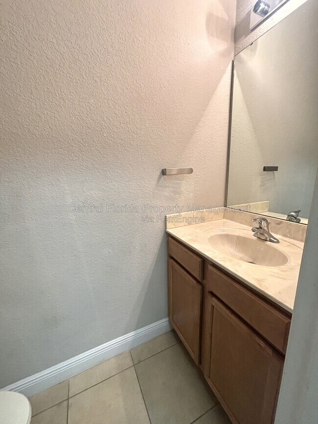 Building Photo - 13220 Fountainbleau Dr