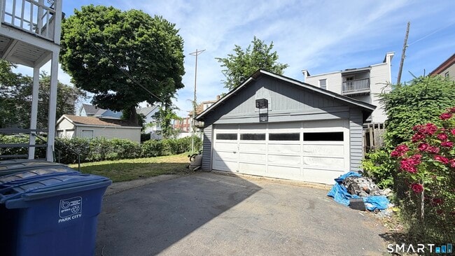 Building Photo - 466 Hollister Ave