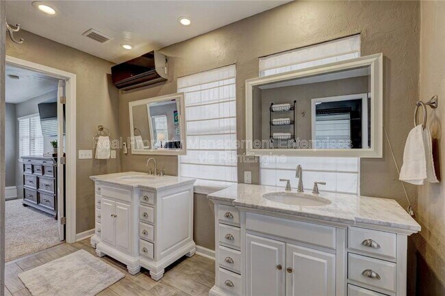 Building Photo - 2208 NW 16th St