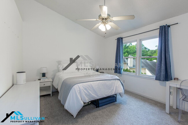 Building Photo - 208 Standish Dr