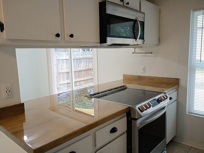 Building Photo - 9742 Hidden Rock