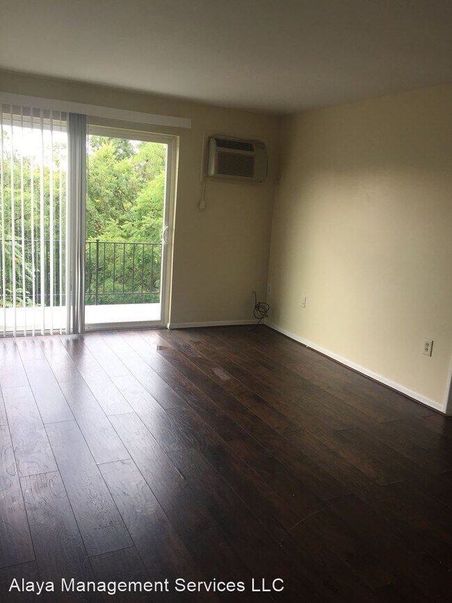 Building Photo - 1637-1639 Glen Parker Ave