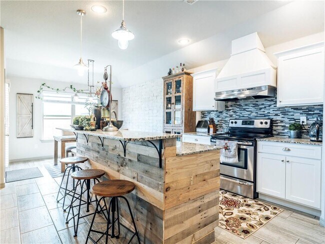 Building Photo - 130 Cisterna Dr