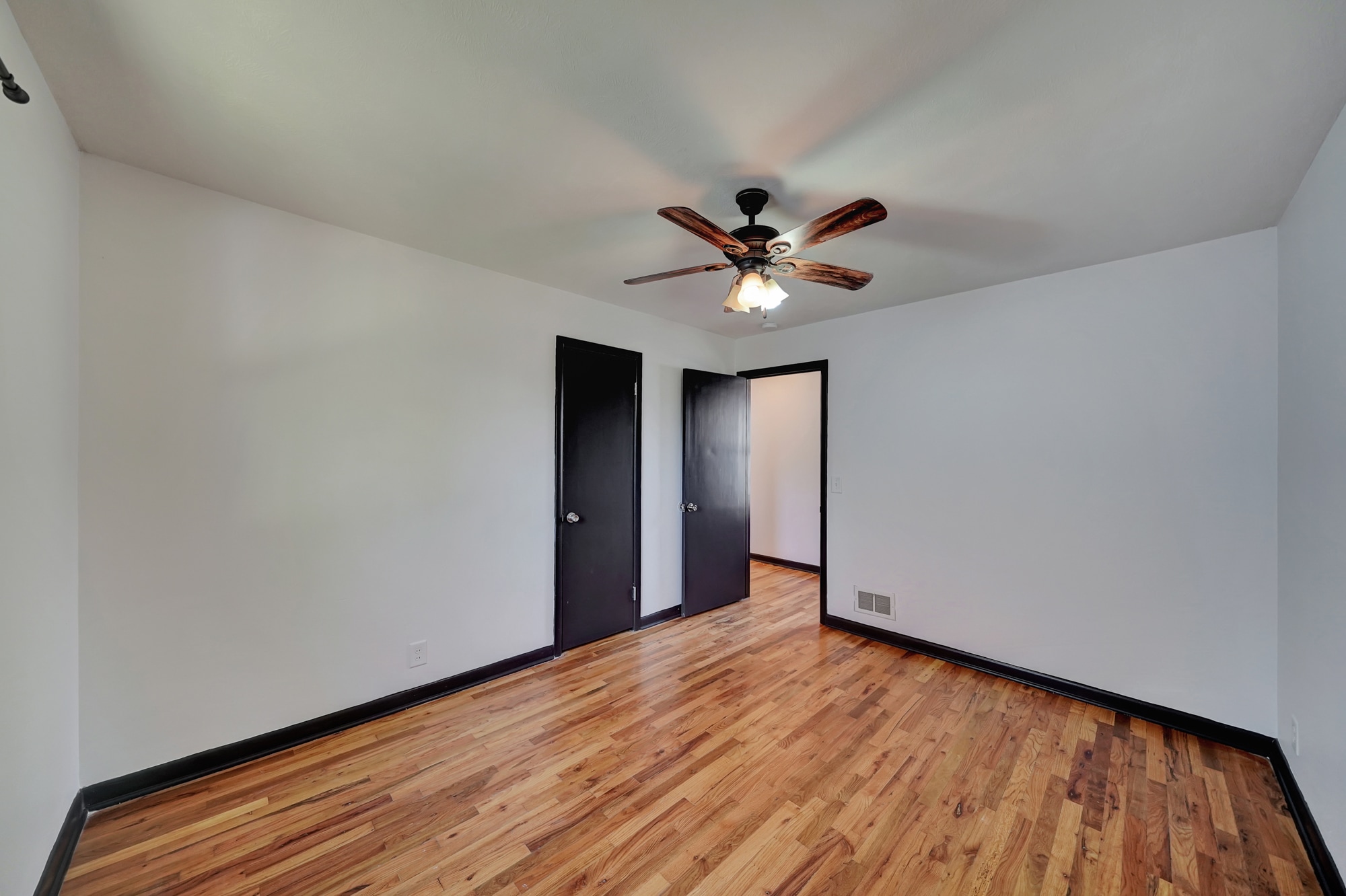 Building Photo - 4812 Hillside St