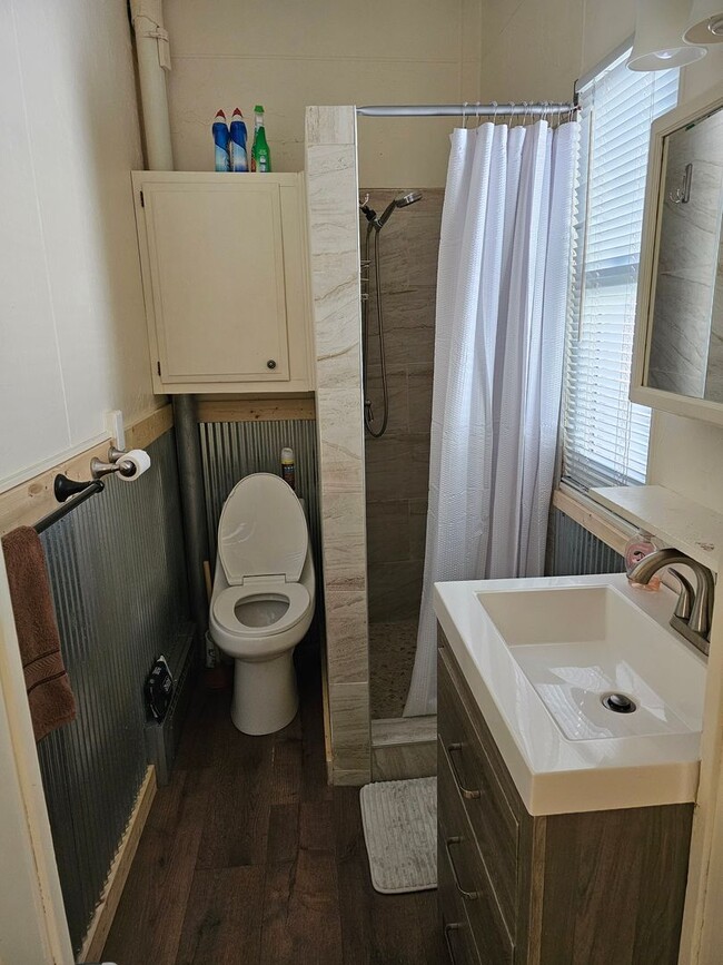 Building Photo - One Bed One Bath House