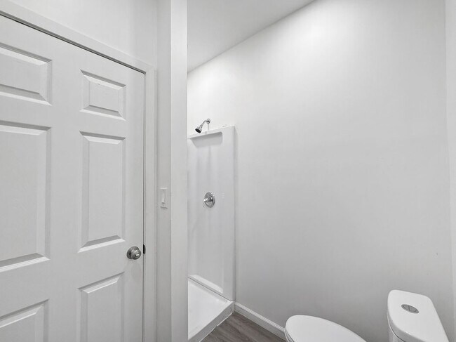 Building Photo - 442 Lightcap St