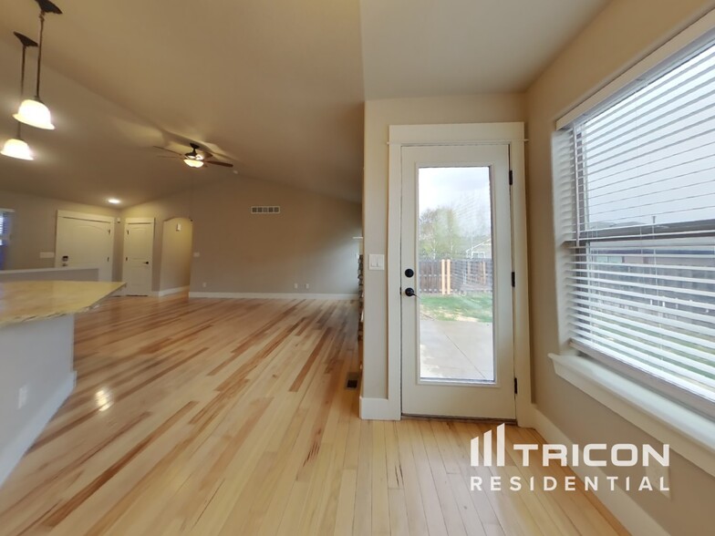 Building Photo - 4215 Woodlake Ln