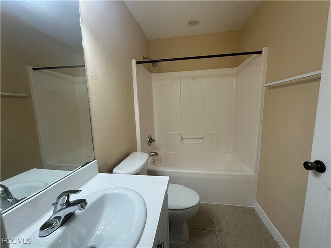 Building Photo - 2125 NE 9th Ave