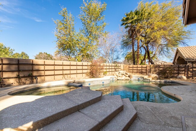 Building Photo - Single story home with Pool, Jacuzzi, 3 be...