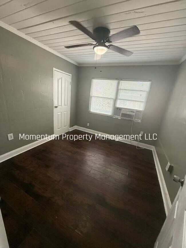 Building Photo - Cute 2/1 Duplex in Ybor City! AVAILABLE FOR IMMEDIATE MOVE IN!!
