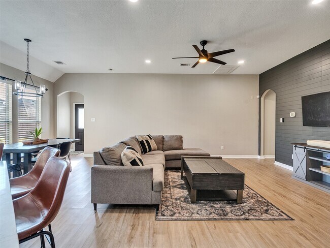 Building Photo - 16022 Coco Shores Ct