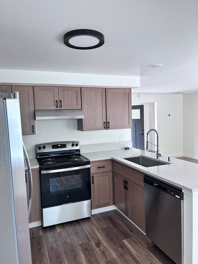 Building Photo - Single Level 4 bedroom in Heart of Vancouver
