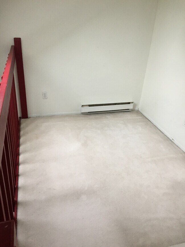 Loft ( 2nd bedroom or office) - 150 Heather Ridge