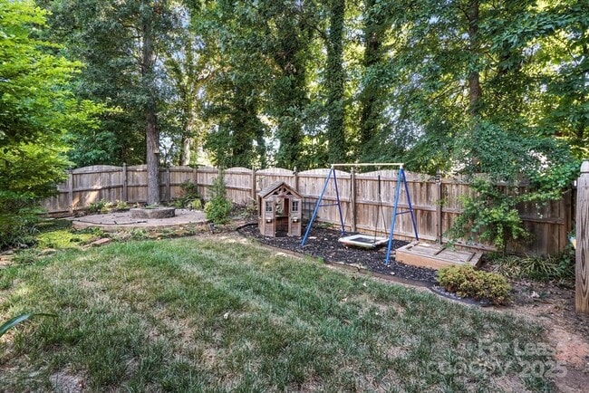 Building Photo - 1737 Hooper Court