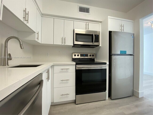 Primary Photo - 1150 Madruga Ave