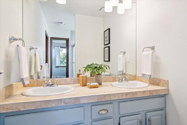 Building Photo - 8056 S Krameria Way
