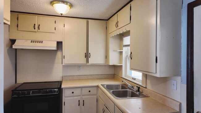 Building Photo - 310 E Jackson St